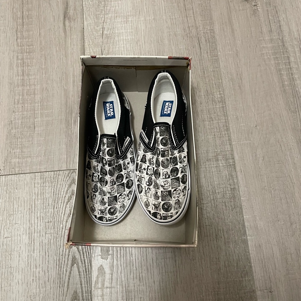 Star Wars by Stride Rite Shoes - Picture 4 of 7